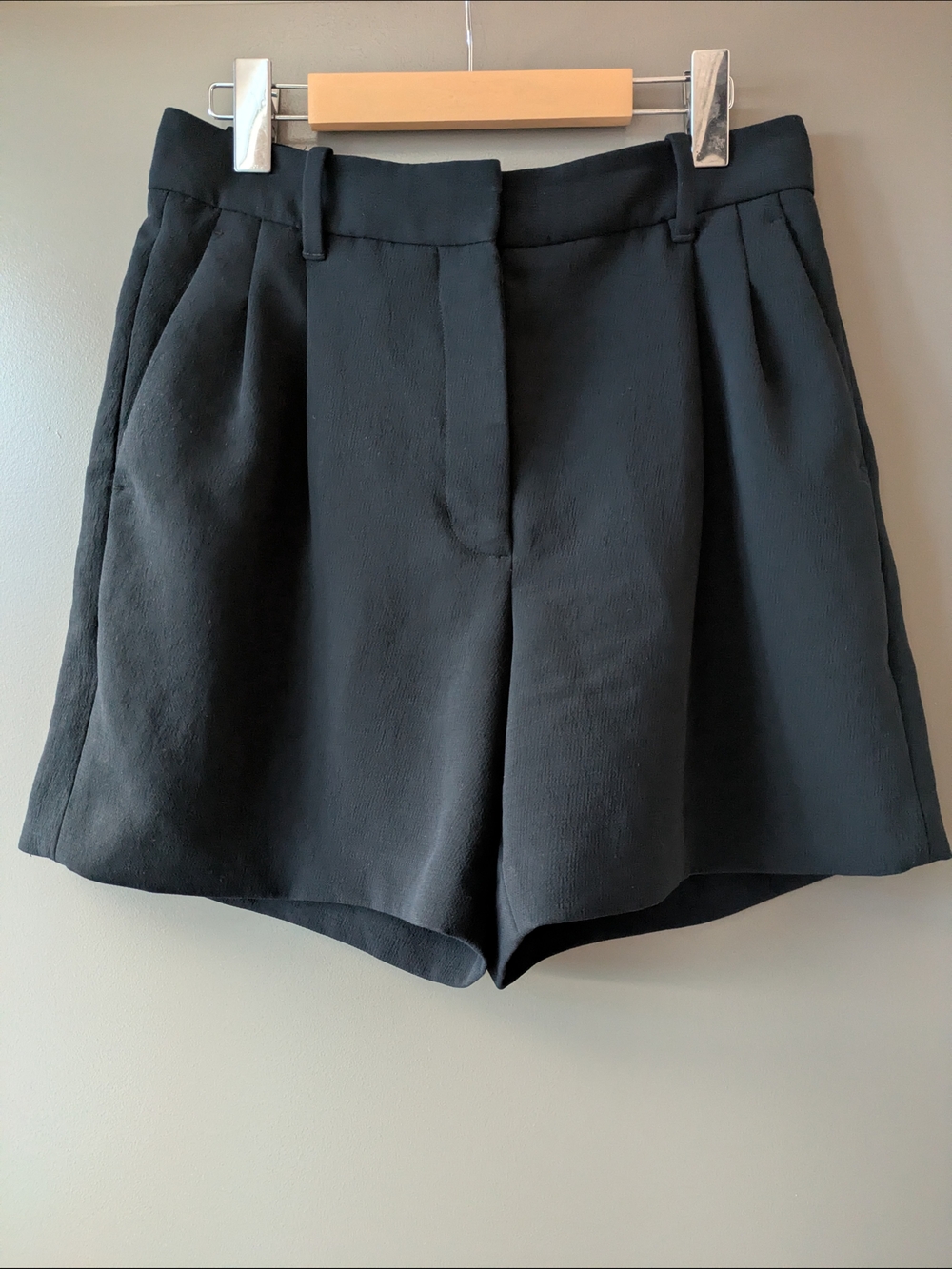Wilfred Effortless Black Tailored High-Waist Shorts Size 6 Minimalist|Office